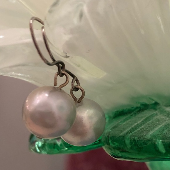 NWOT Real Pearl Dangle Earrings in Grey (Large) - Picture 6 of 6